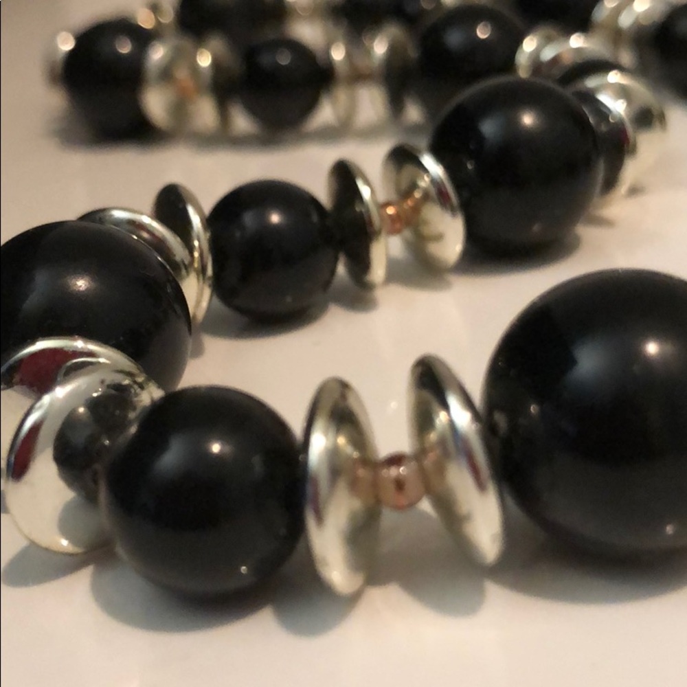 VINTAGE BLACK AND SILVERTONE BEADED NECKLACE - Picture 6 of 7